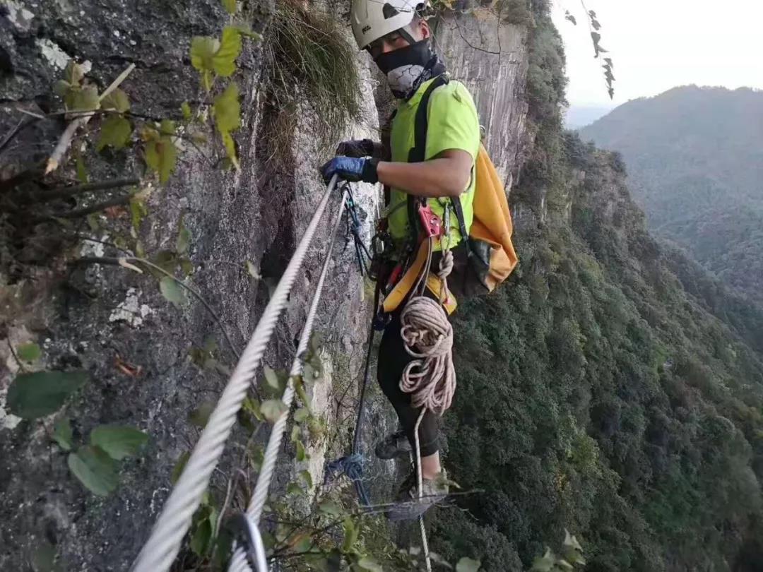 湖南旅游開發(fā)公司,懷化旅游開發(fā)公司,懷化峽谷探幽,懷化石林花山植物園 湖南旅游開發(fā)公司,懷化旅游開發(fā)公司,懷化峽谷探幽,懷化石林花山植物園