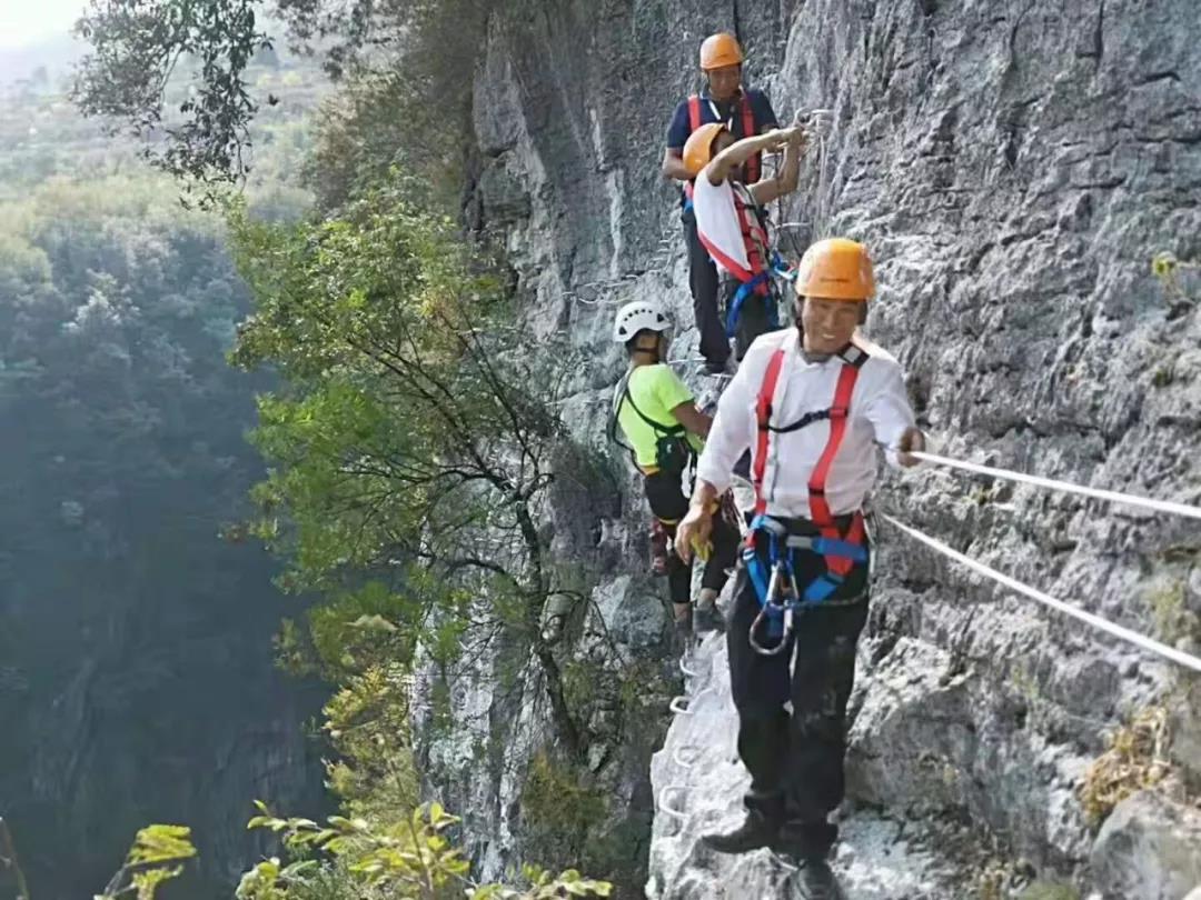 湖南旅游開發(fā)公司,懷化旅游開發(fā)公司,懷化峽谷探幽,懷化石林花山植物園 湖南旅游開發(fā)公司,懷化旅游開發(fā)公司,懷化峽谷探幽,懷化石林花山植物園